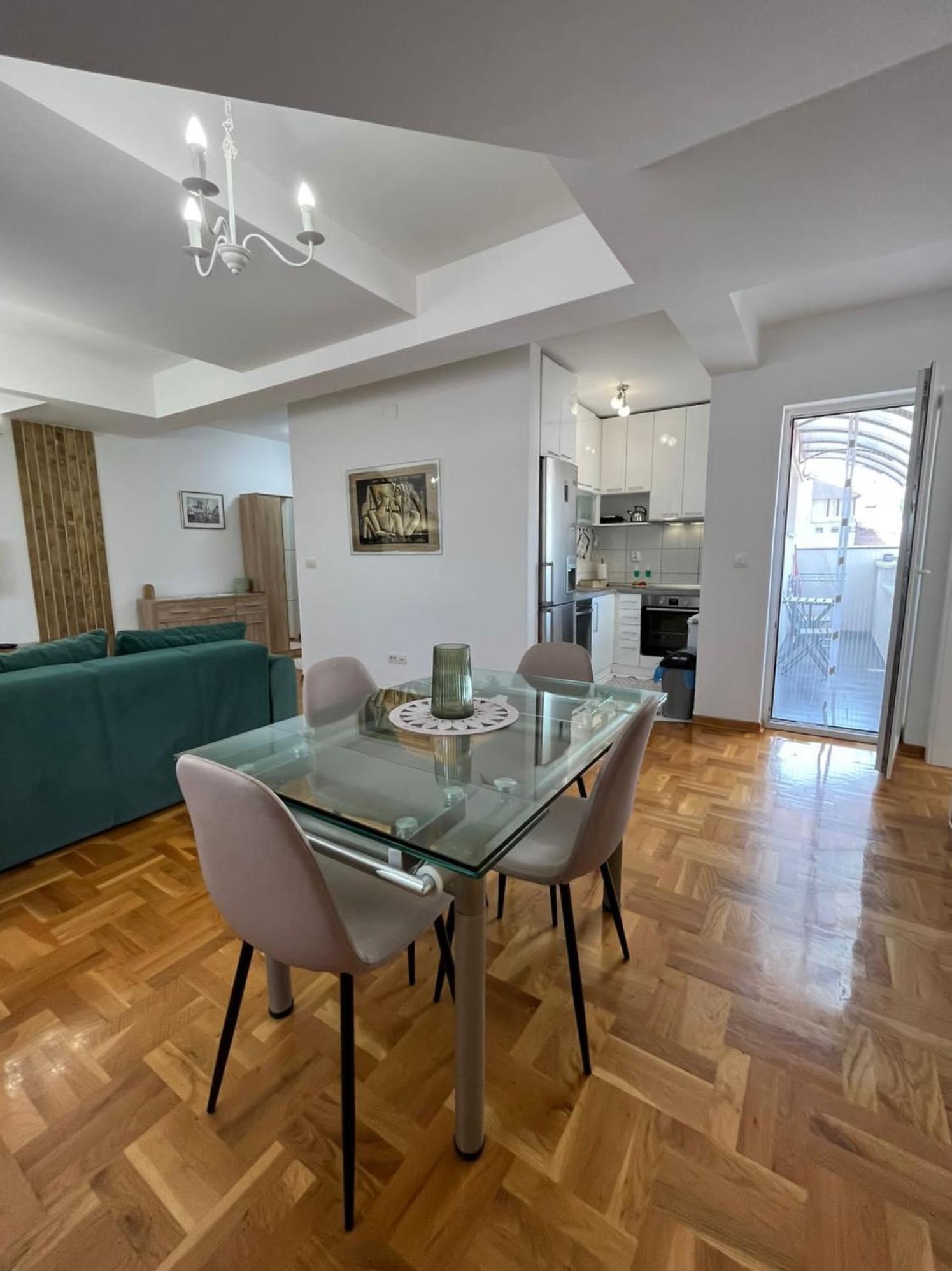 Apartman Mia Centar ครูเชวัซ ภายนอก รูปภาพ